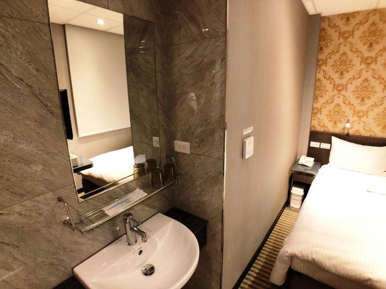 Red 13 Apartment 타이베이 외부 사진